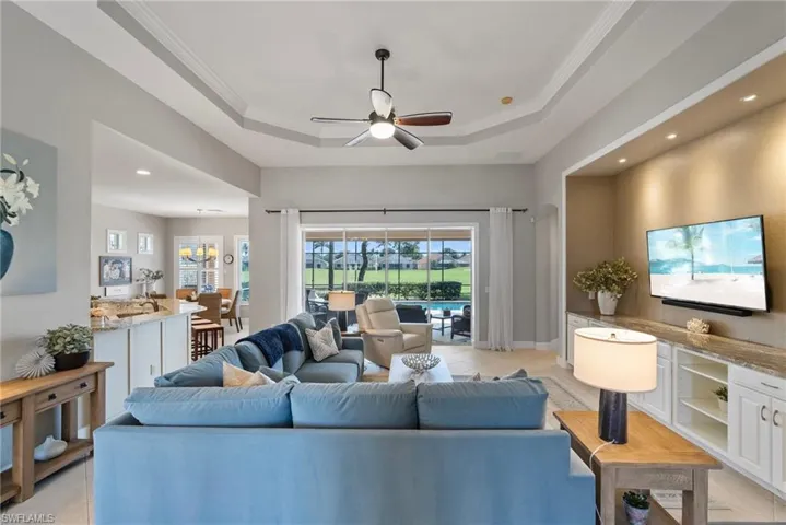 8756  Mustang Island  CIR, Naples, FL 34113