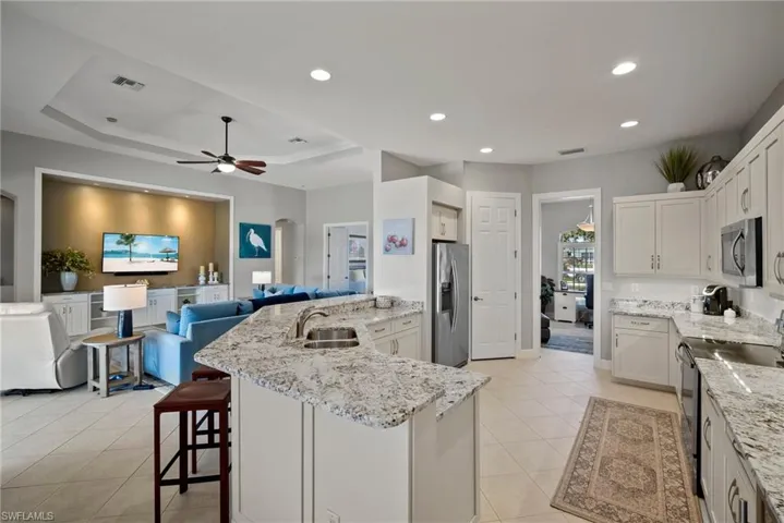8756  Mustang Island  CIR, Naples, FL 34113