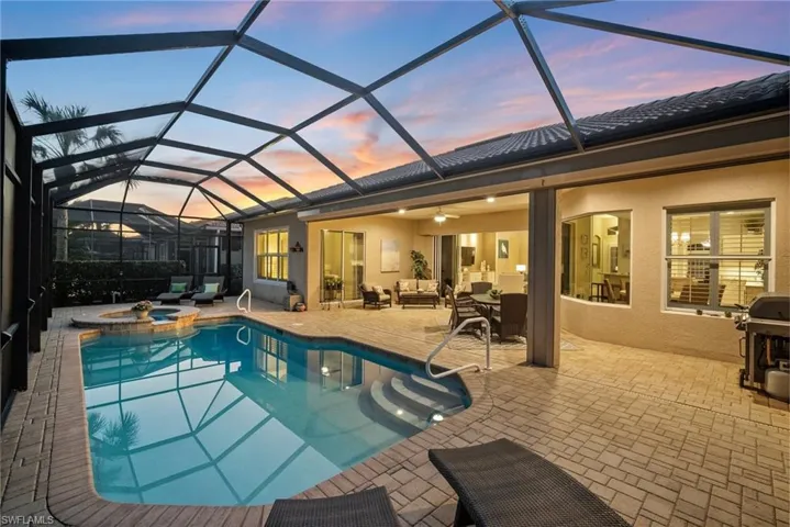 8756  Mustang Island  CIR, Naples, FL 34113