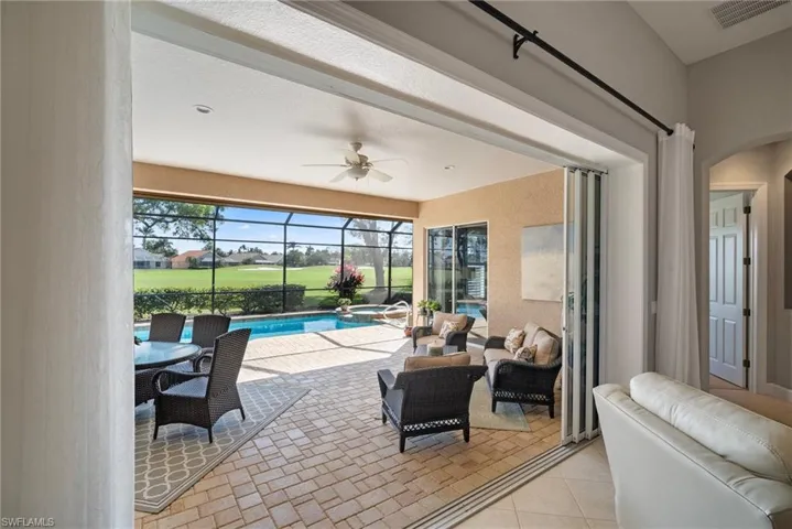 8756  Mustang Island  CIR, Naples, FL 34113