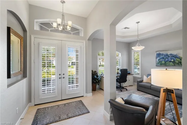8756  Mustang Island  CIR, Naples, FL 34113