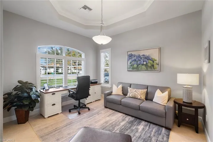 8756  Mustang Island  CIR, Naples, FL 34113