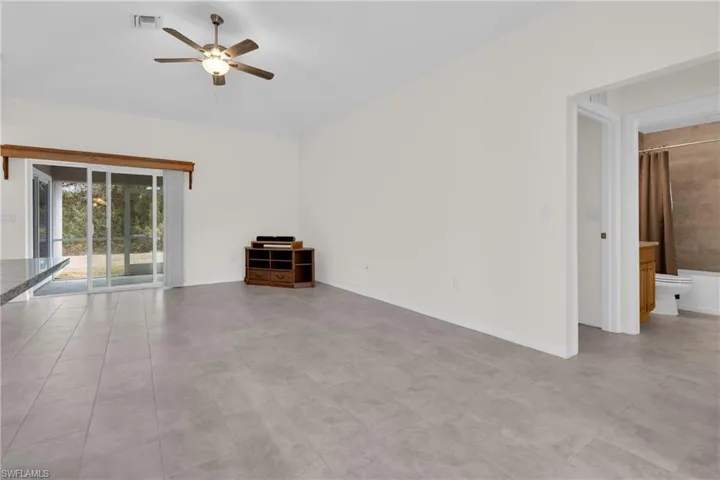 Livingroom featuring ceiling fan and baseboards