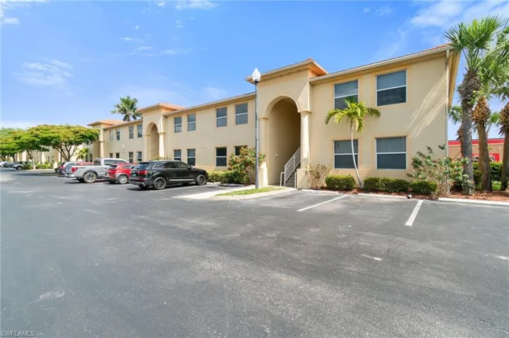 4117  Bellasol  CIR, Fort Myers, FL 33916