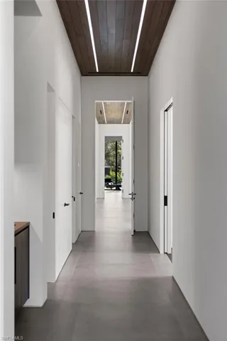 Hall with a high ceiling and wooden ceiling