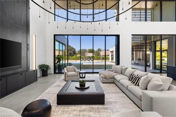 Living room with a towering ceiling