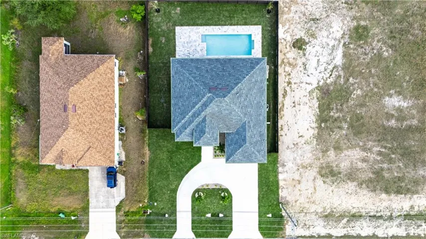 Birds eye view of property
