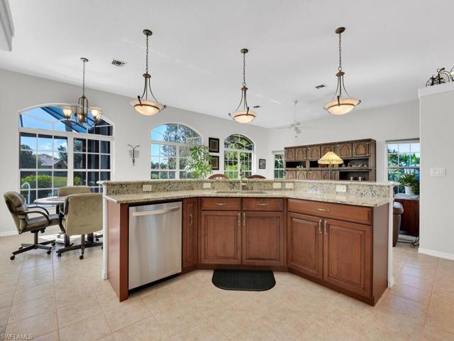 Kitchen w/ Island