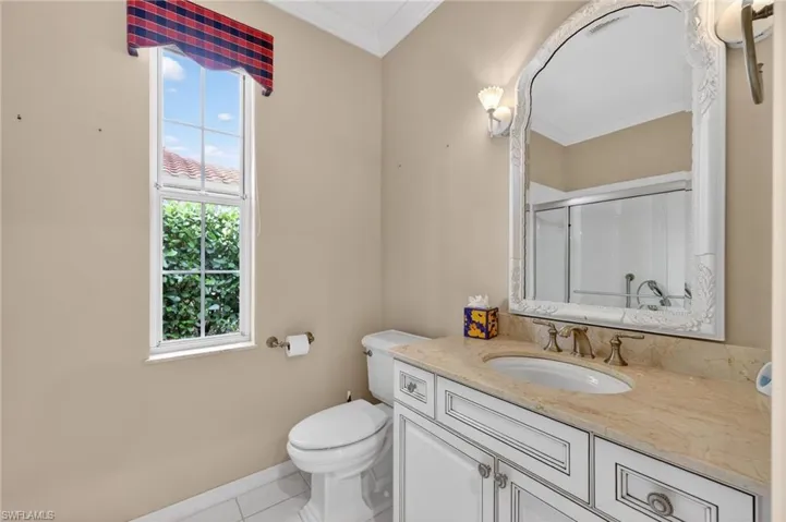 Full bathroom 1st Floor