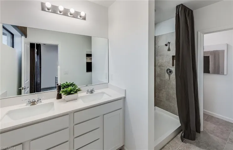 Staged model of Alder floorplan, homes may vary.