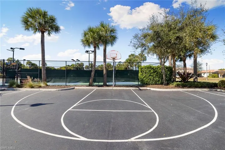 9258  Shadow Oak  LN, Naples, FL 34120
