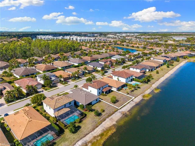 9258  Shadow Oak  LN, Naples, FL 34120