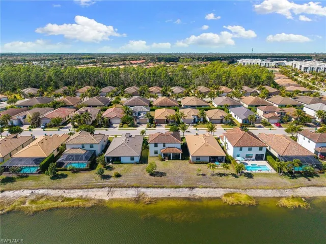 9258  Shadow Oak  LN, Naples, FL 34120