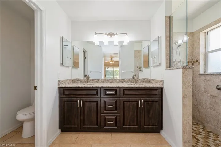 Owner's bath with dual sinks