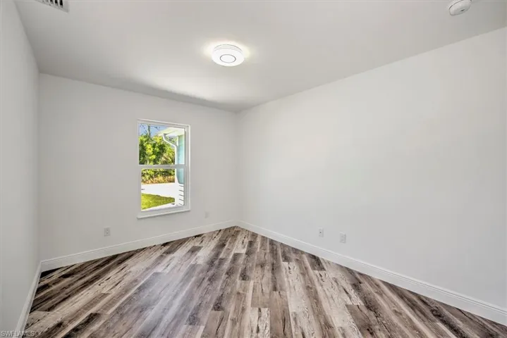 Front guest room with a view of the front yard