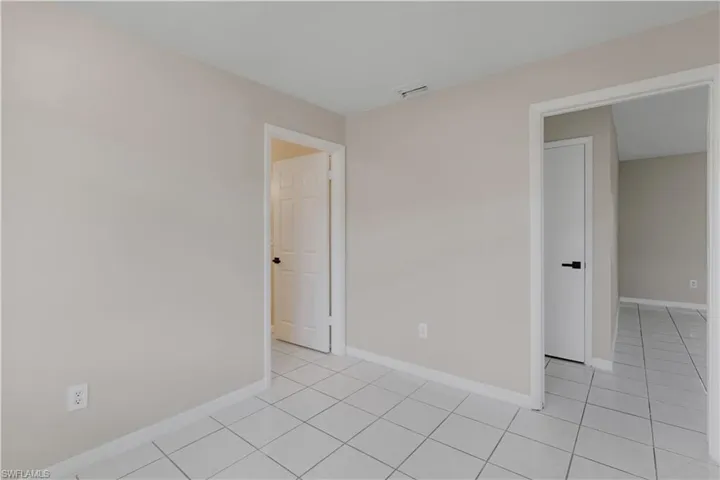 2927 Se 15th Pl 4, Cape Coral, Florida 33904