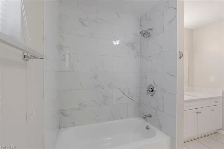 2927 Se 15th Pl 4, Cape Coral, Florida 33904