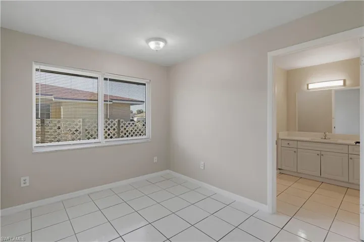 2927 Se 15th Pl 4, Cape Coral, Florida 33904