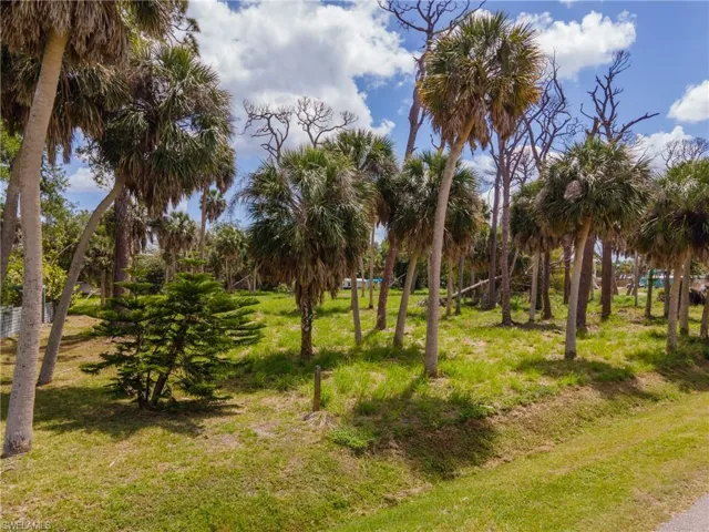 W Cowles St, Englewood, Florida 34223