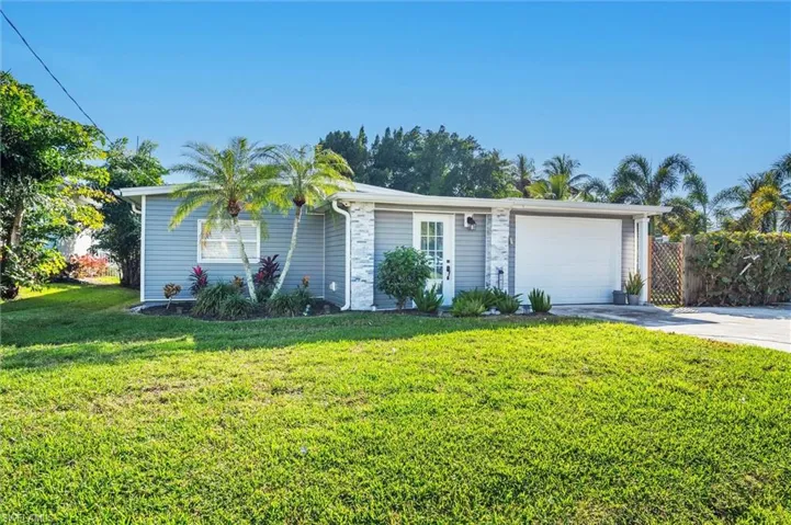 2432  Lake  AVE, Naples, FL 34112