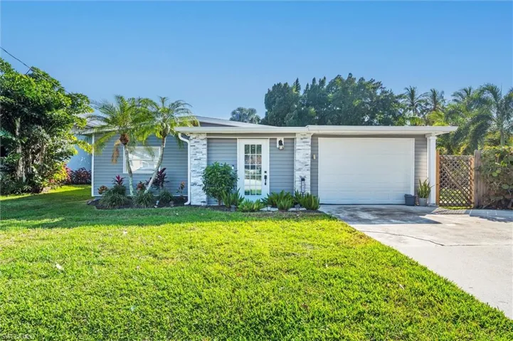 2432  Lake  AVE, Naples, FL 34112