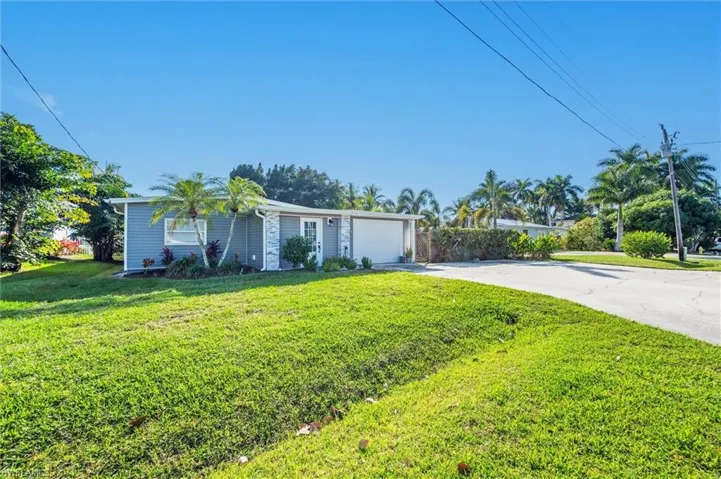 2432  Lake  AVE, Naples, FL 34112