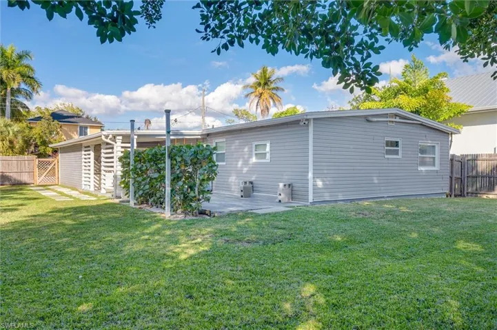 2432 Lake Ave, Naples, Florida 34112