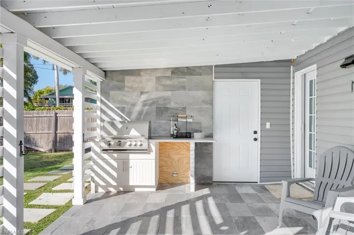 2432  Lake  AVE, Naples, FL 34112