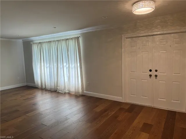FRONT LIVING AREA