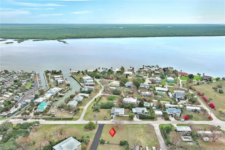 261  Smallwood  DR, Chokoloskee, FL 34138