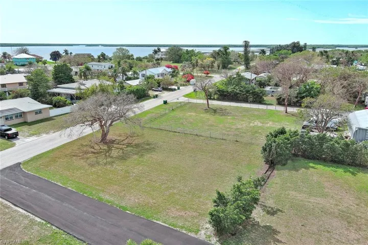 261  Smallwood  DR, Chokoloskee, FL 34138