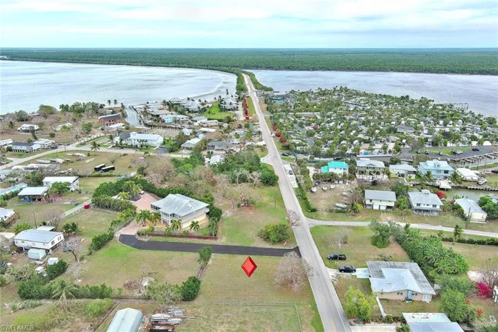 261  Smallwood  DR, Chokoloskee, FL 34138