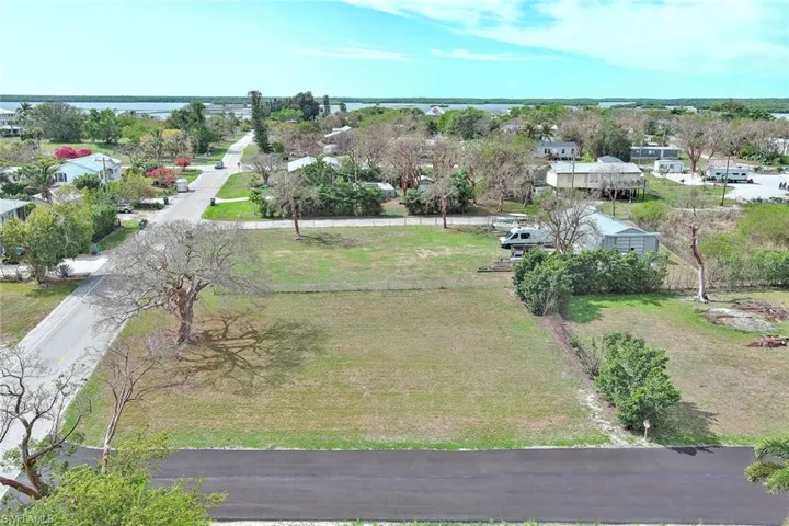 261  Smallwood  DR, Chokoloskee, FL 34138