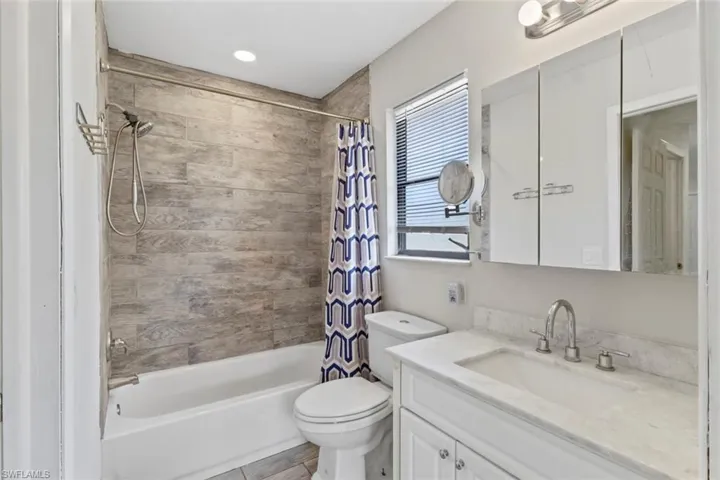 18417  Lee  RD, Fort Myers, FL 33967