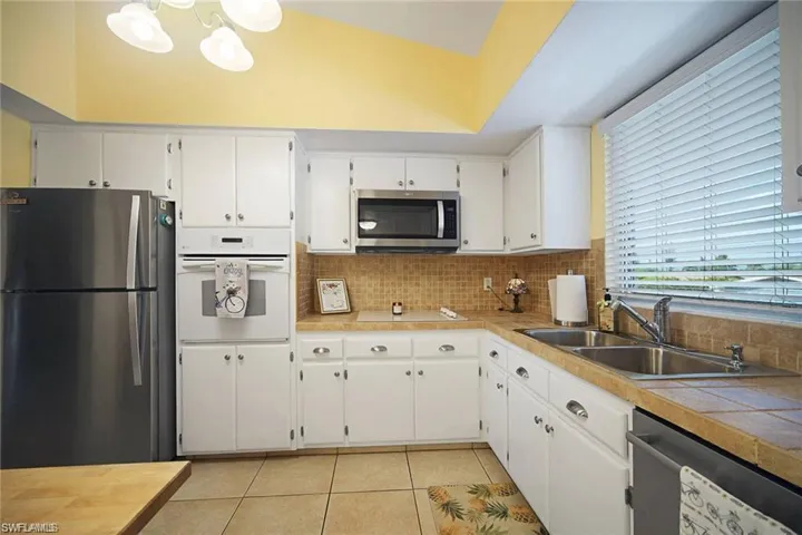 4613 SE 5th  AVE, Cape Coral, FL 33904