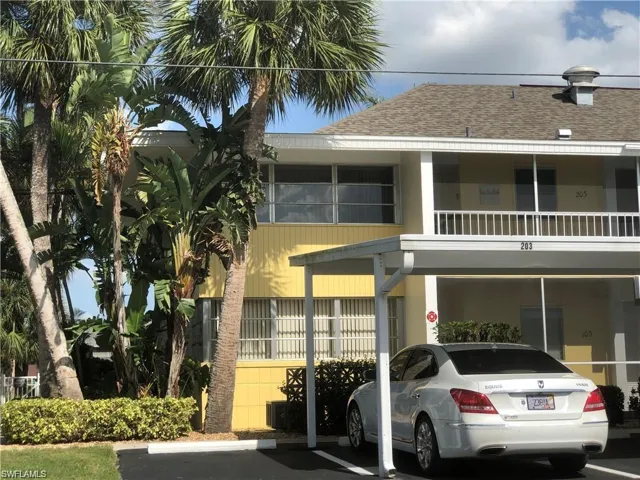 4613 SE 5th  AVE, Cape Coral, FL 33904