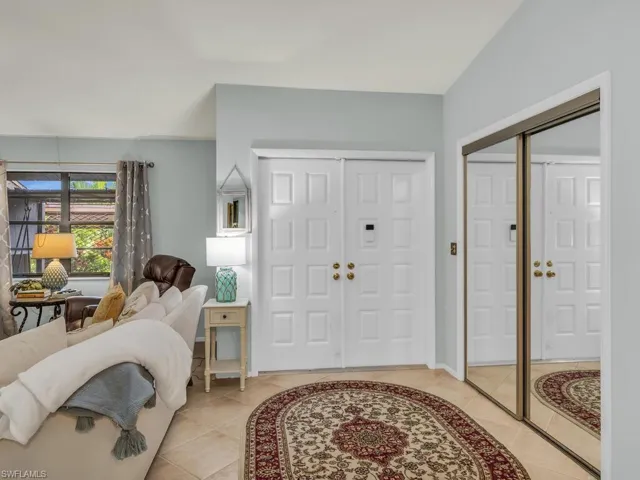 159  Round Key  CIR, Naples, FL 34112