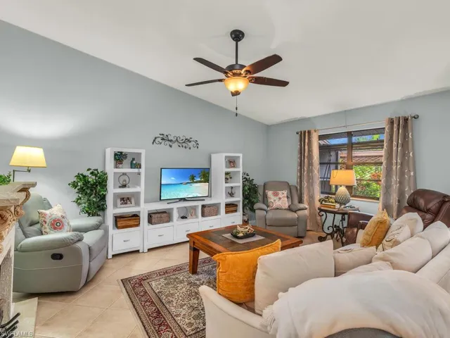 159  Round Key  CIR, Naples, FL 34112