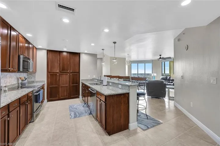 Entertainer's delight! LED can lights, tile backsplash, and granite countertops.