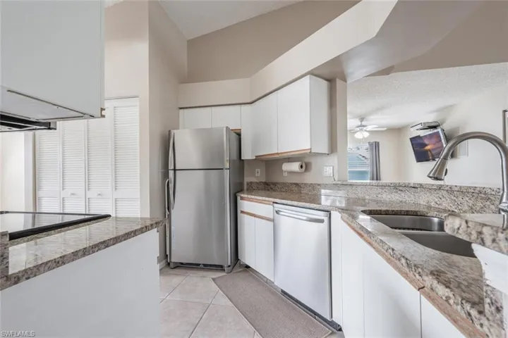 141 Wading Bird CIR # 201, NAPLES FL 34110