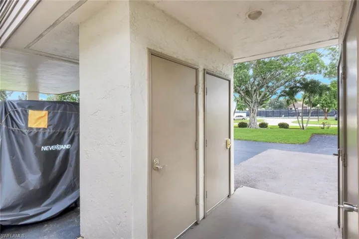 5585  Trailwinds  DR, Fort Myers, FL 33907