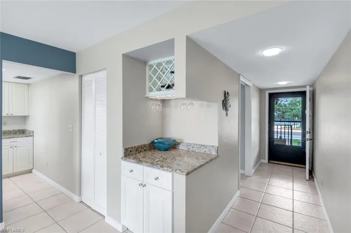 5585  Trailwinds  DR, Fort Myers, FL 33907