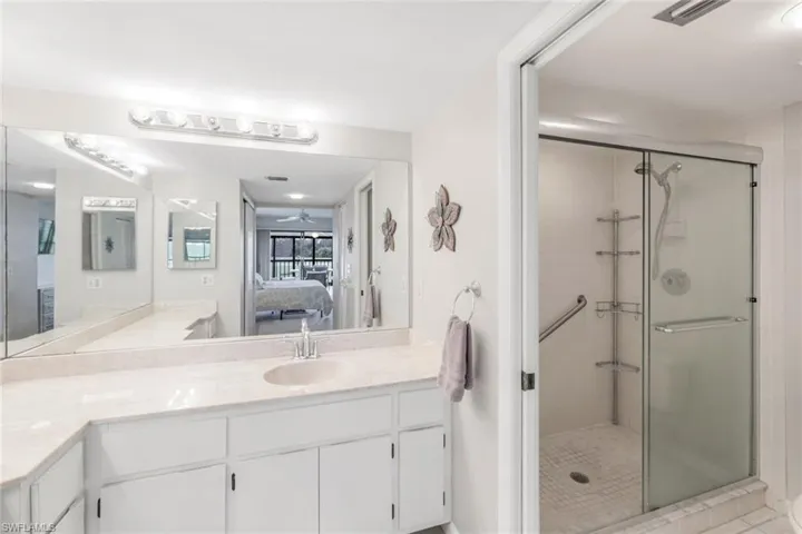 5585  Trailwinds  DR, Fort Myers, FL 33907