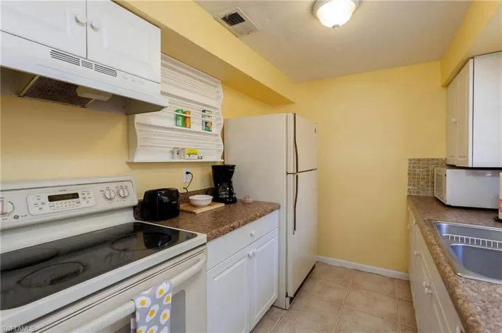 11093 Kelly Rd, Fort Myers, Florida 33908