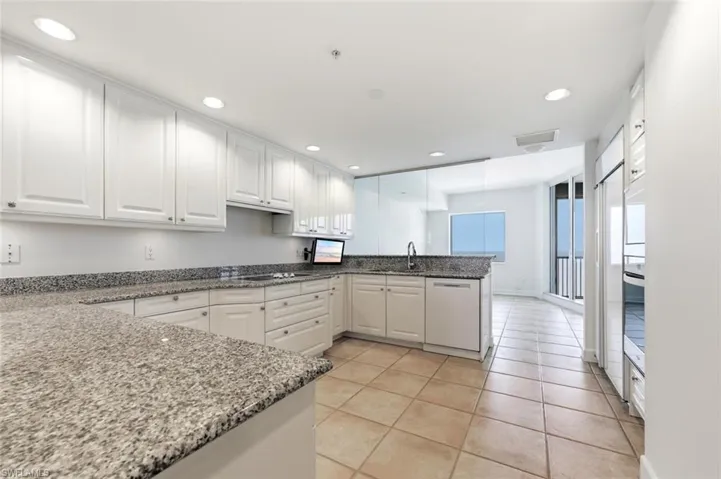 8665 Bay Colony Dr 2003, Naples, Florida 34108