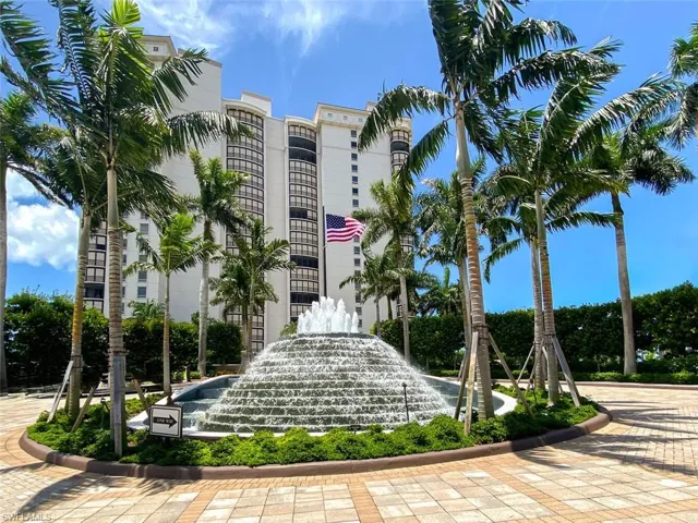 View of apartment building / complex