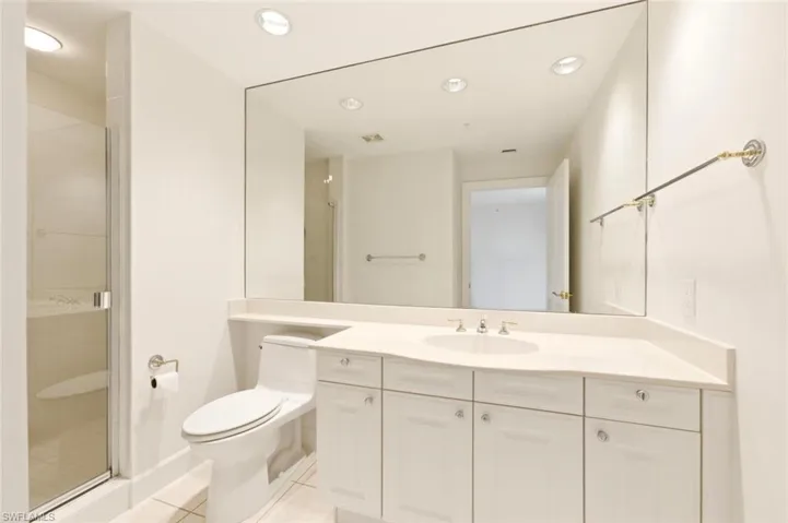 8665 Bay Colony Dr 2003, Naples, Florida 34108
