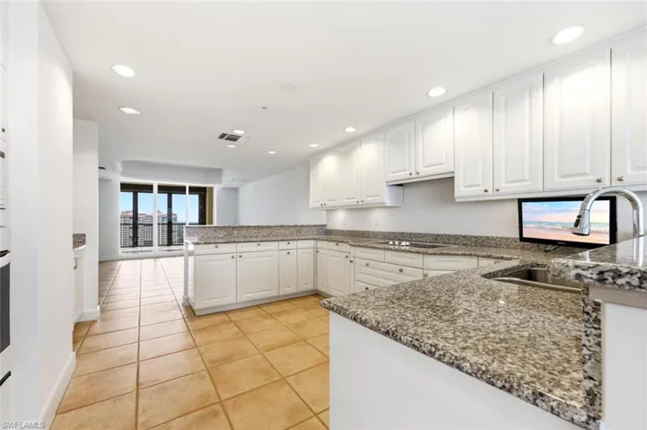 8665 Bay Colony Dr 2003, Naples, Florida 34108