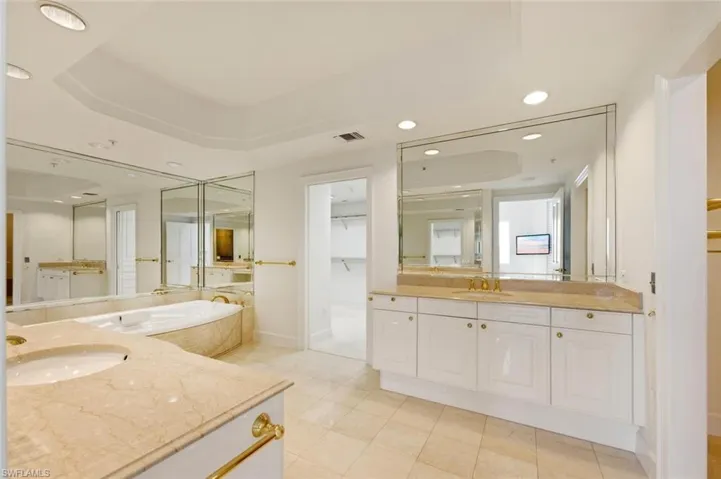 8665 Bay Colony Dr 2003, Naples, Florida 34108