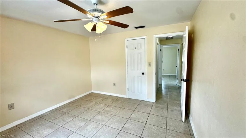 2nd bedroom - alternate view